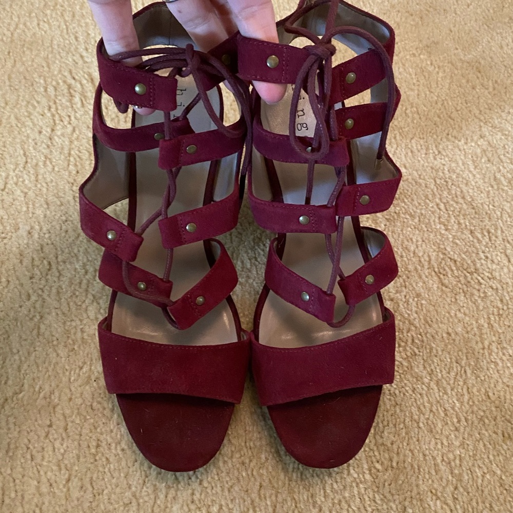 Hinge lace-up heel sandal